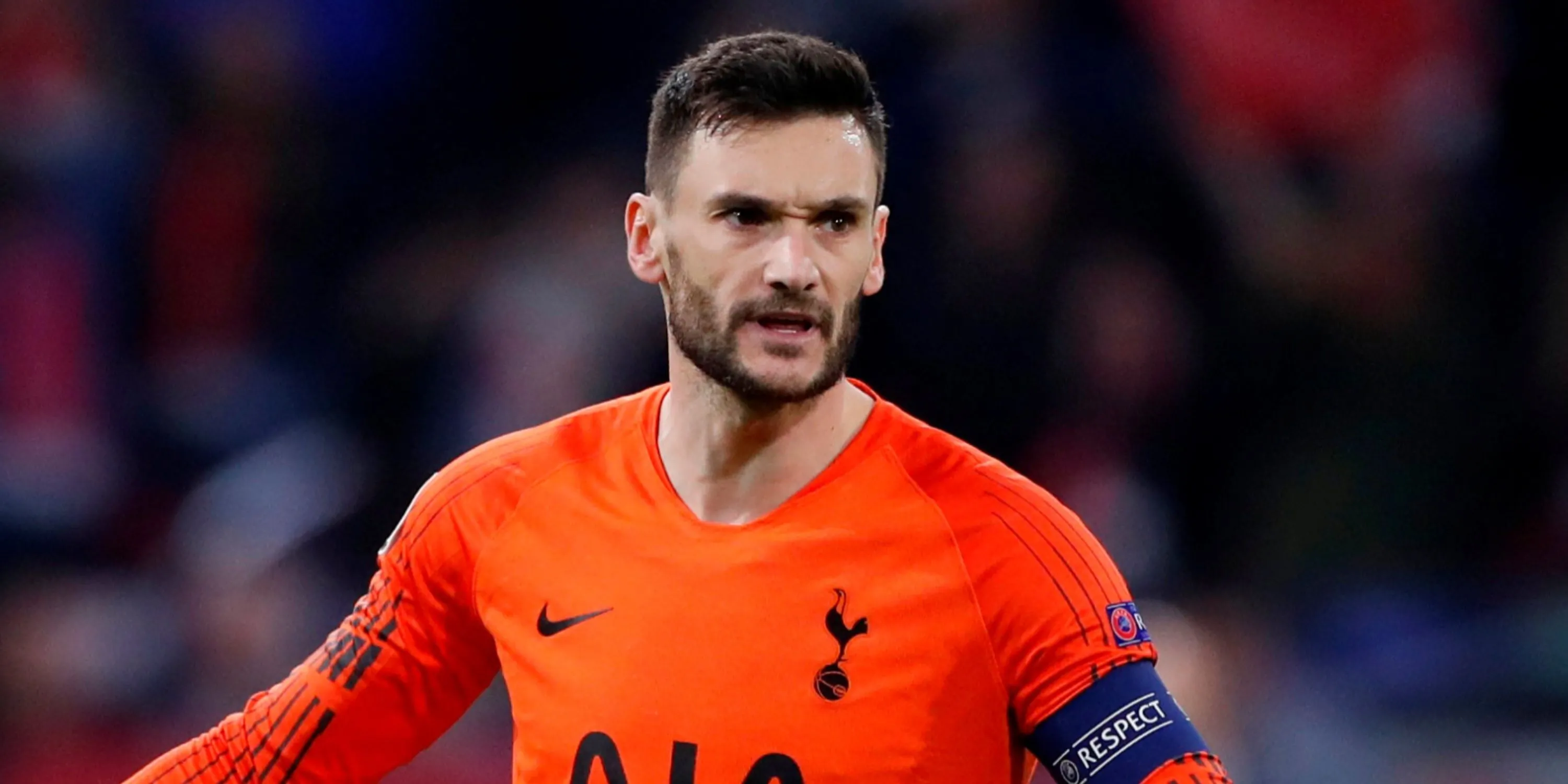 Đội trưởng Hugo Lloris trong khung thành Tottenham Hotspur tại Premier League