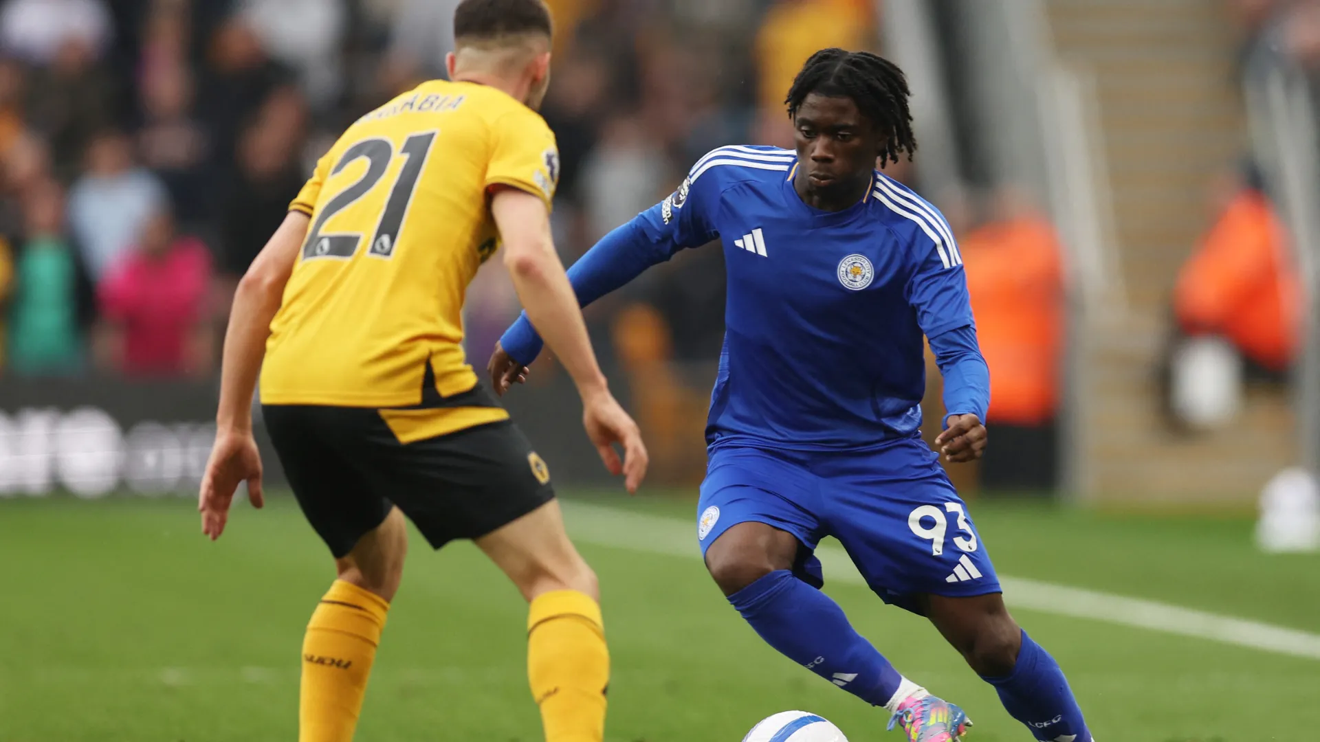 Khoảnh khắc Jeremy Monga ra mắt Ngoại hạng Anh trong màu áo Leicester