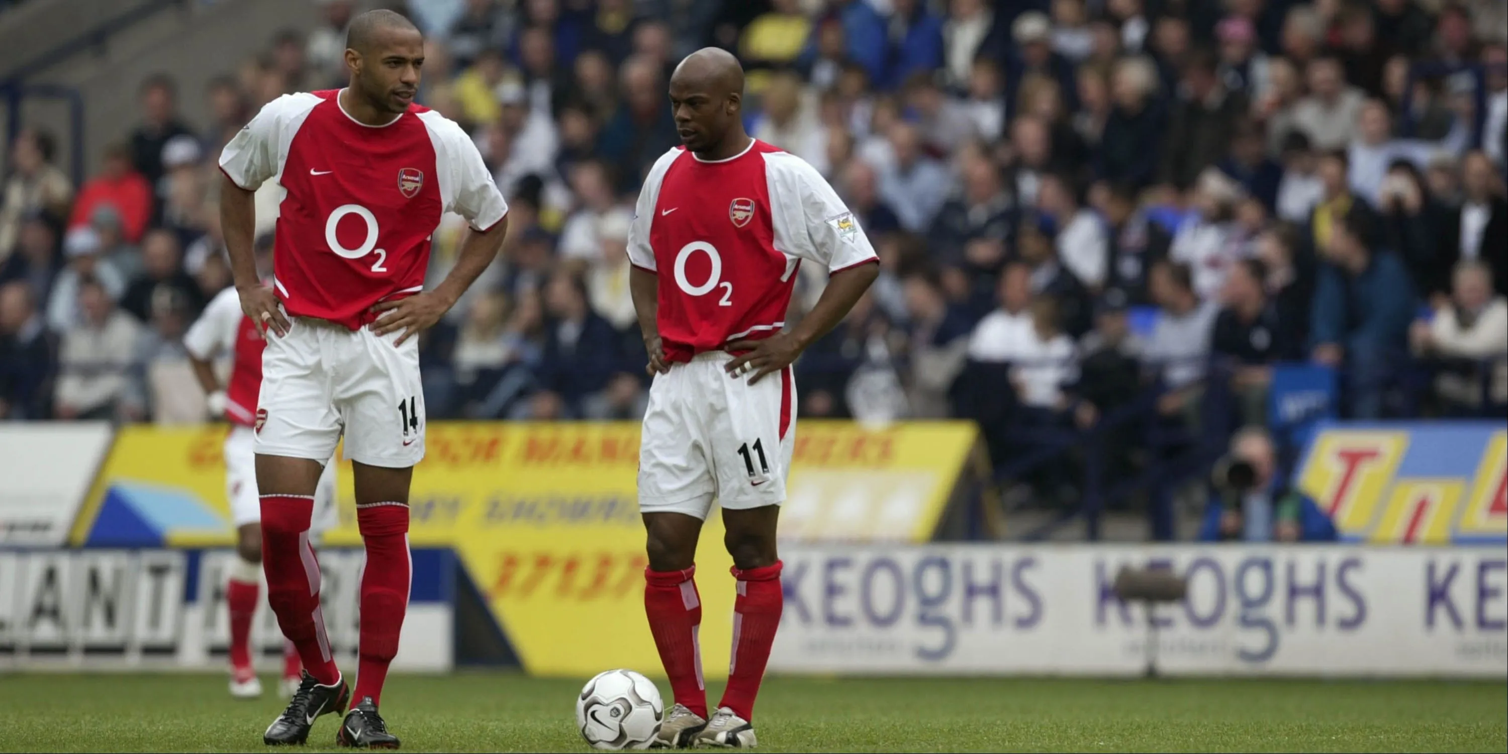 Thierry Henry và Sylvain Wiltord của Arsenal trong mùa giải 2002/03