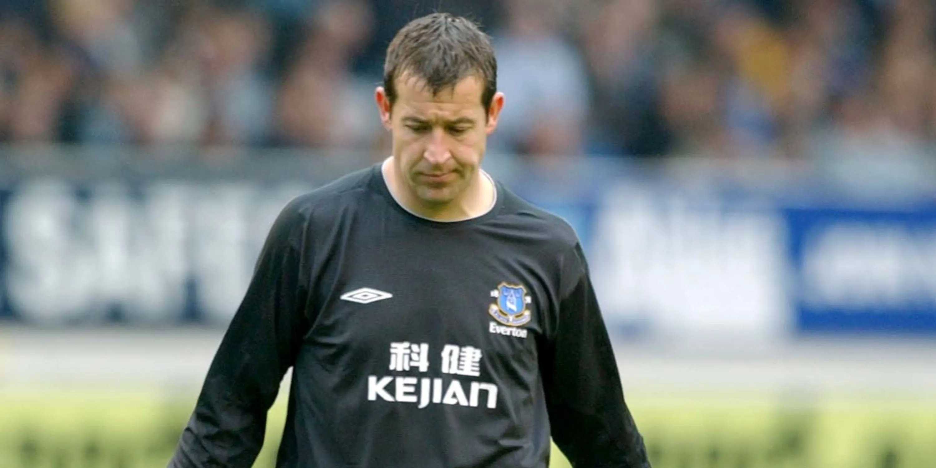 Thủ môn Nigel Martyn trong màu áo Everton tại Premier League