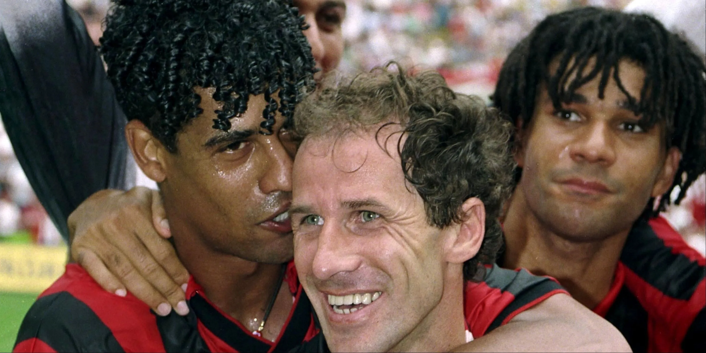 Bộ ba AC Milan Frank Rijkaard, Franco Baresi và Ruud Gullit cùng nhau ăn mừng