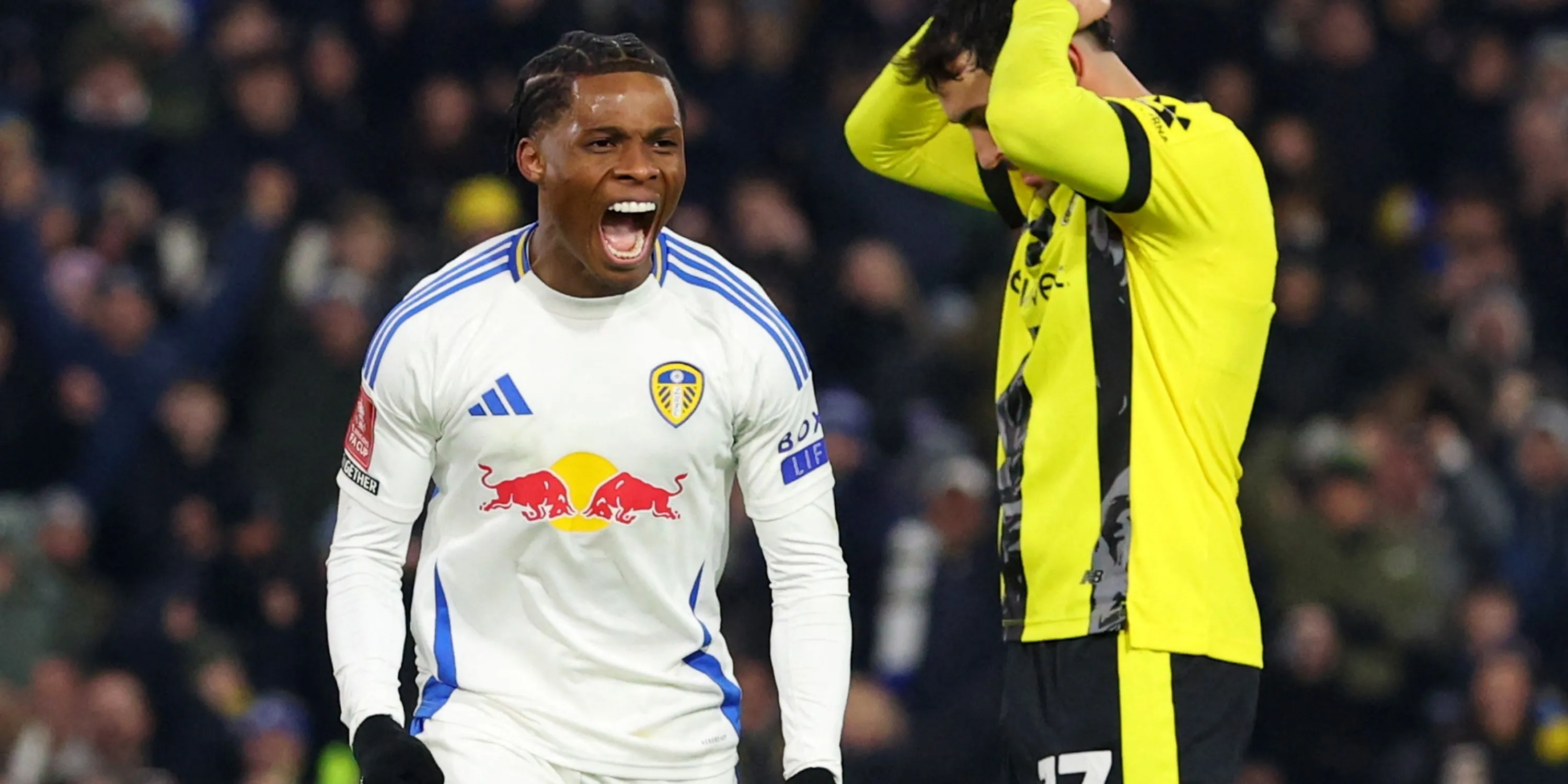 Cầu thủ chạy cánh Largie Ramazani trong màu áo Leeds United