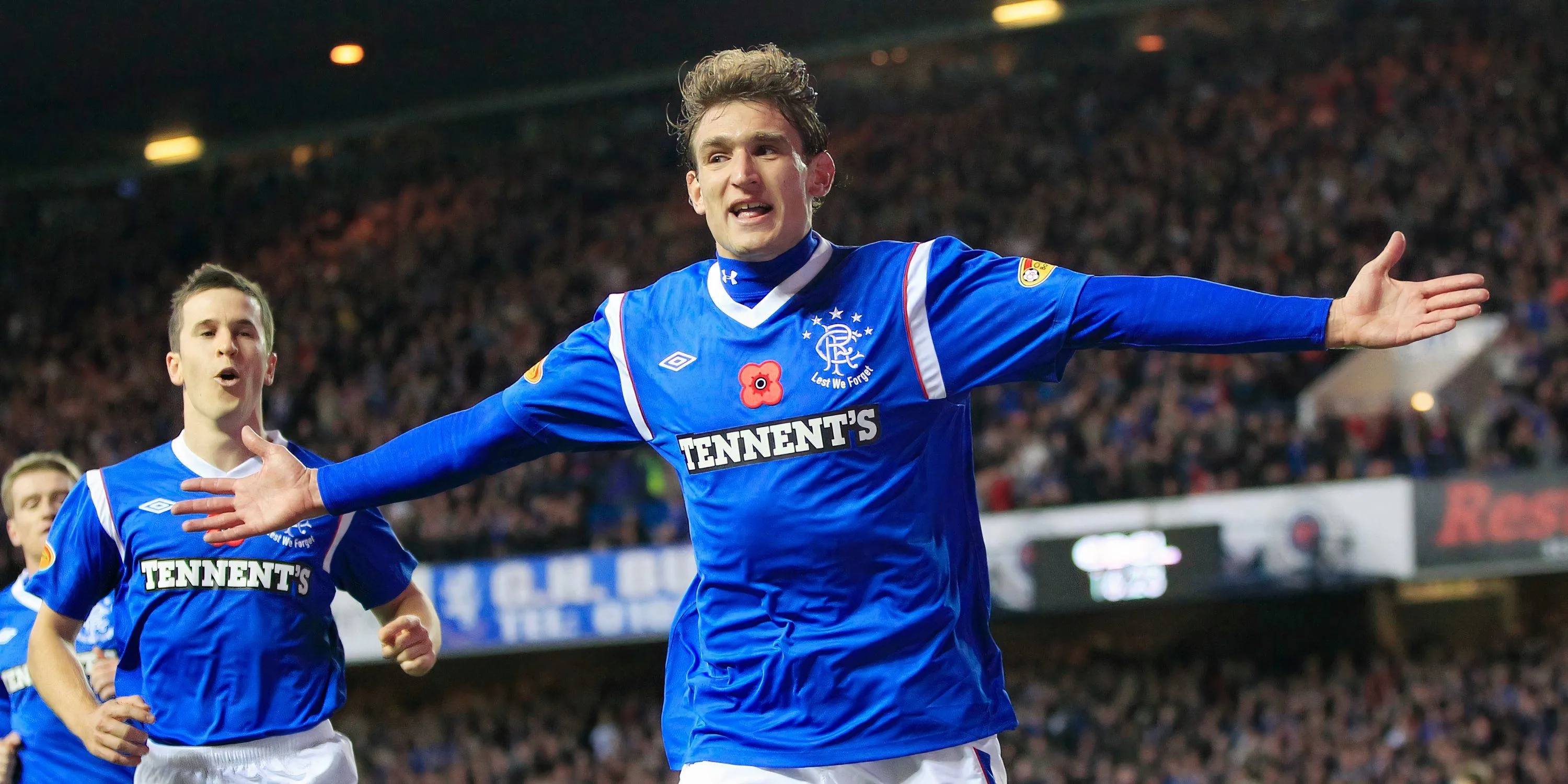 Cựu tiền đạo Nikica Jelavic trong màu áo Rangers