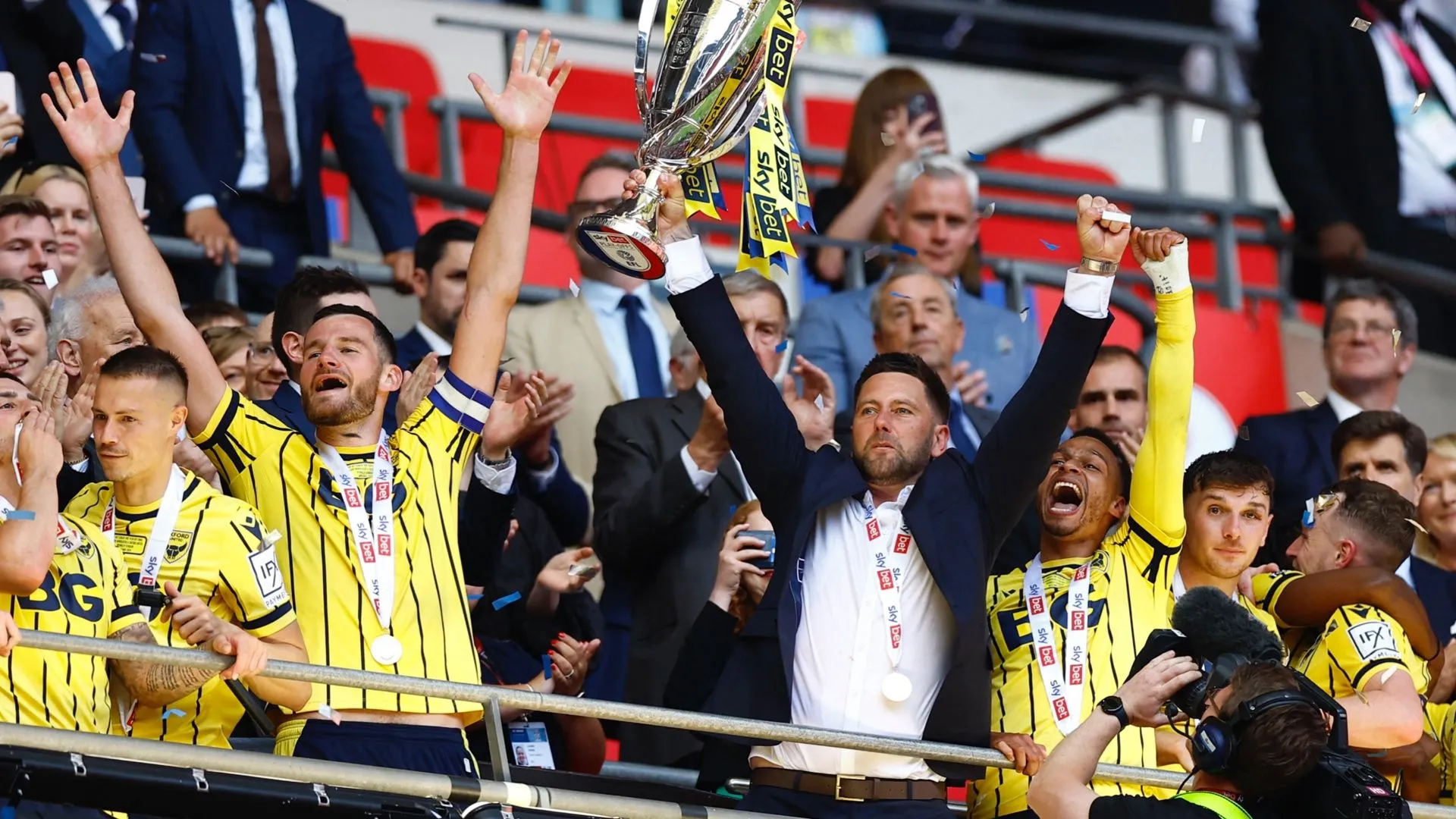 Des Buckingham khi còn dẫn dắt Oxford United