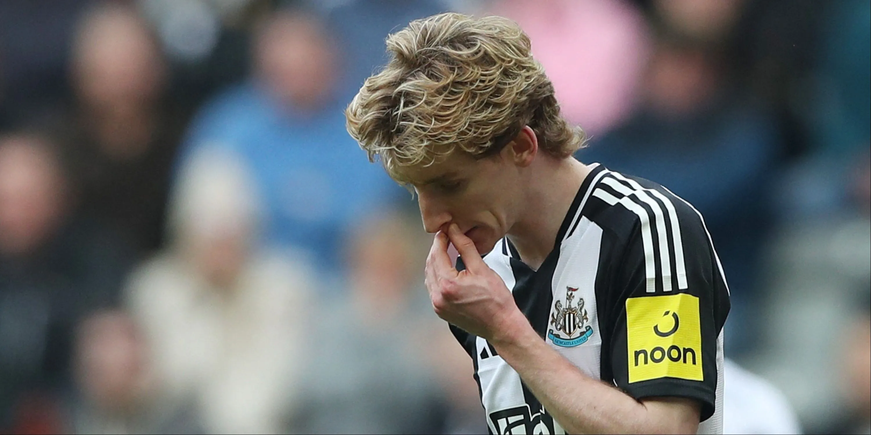 Tiền vệ Anthony Gordon trong màu áo Newcastle United