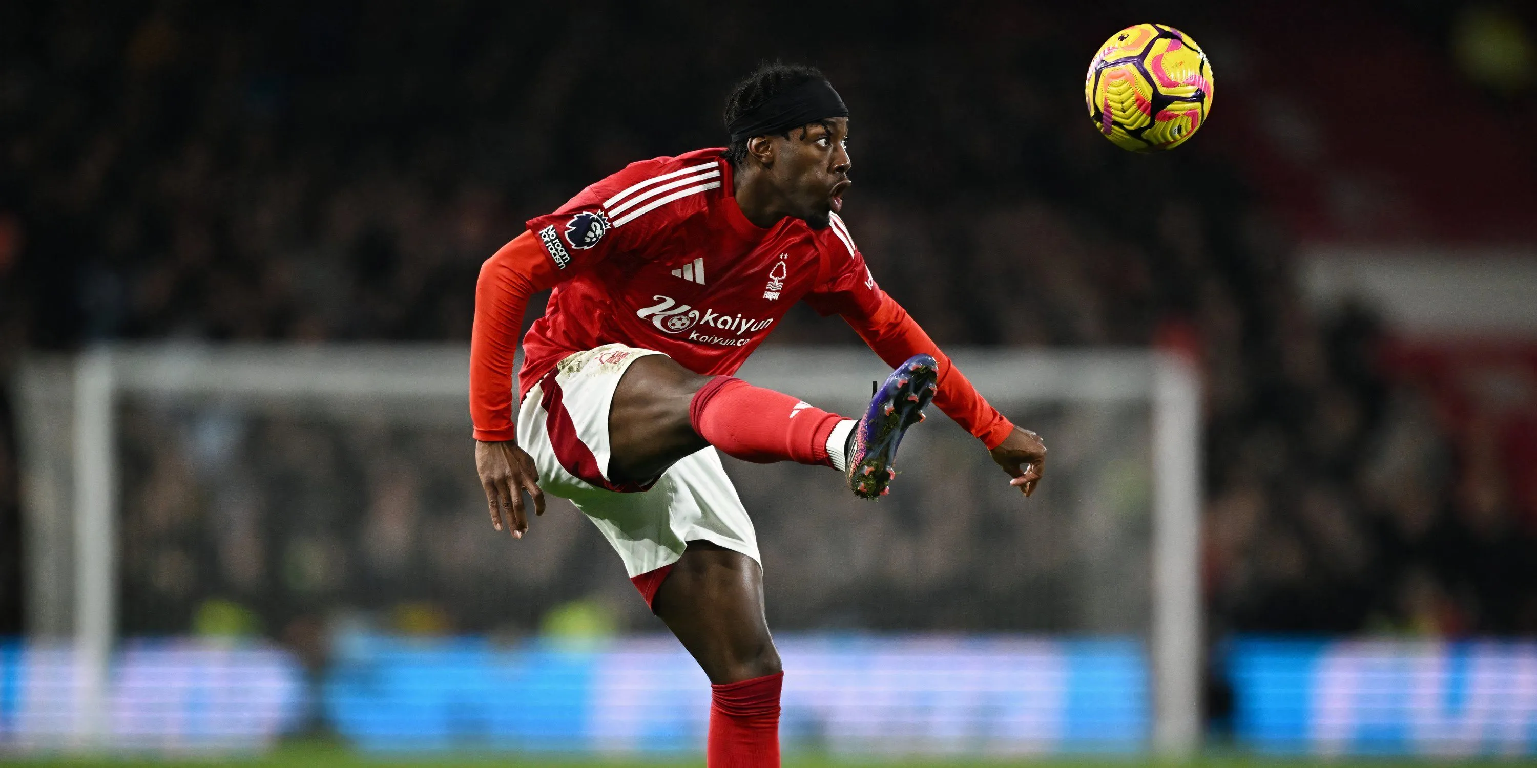 Anthony Elanga trong màu áo Nottingham Forest trước khi chuyển đến Newcastle United, để lại khoảng trống lớn trên hàng công của Forest
