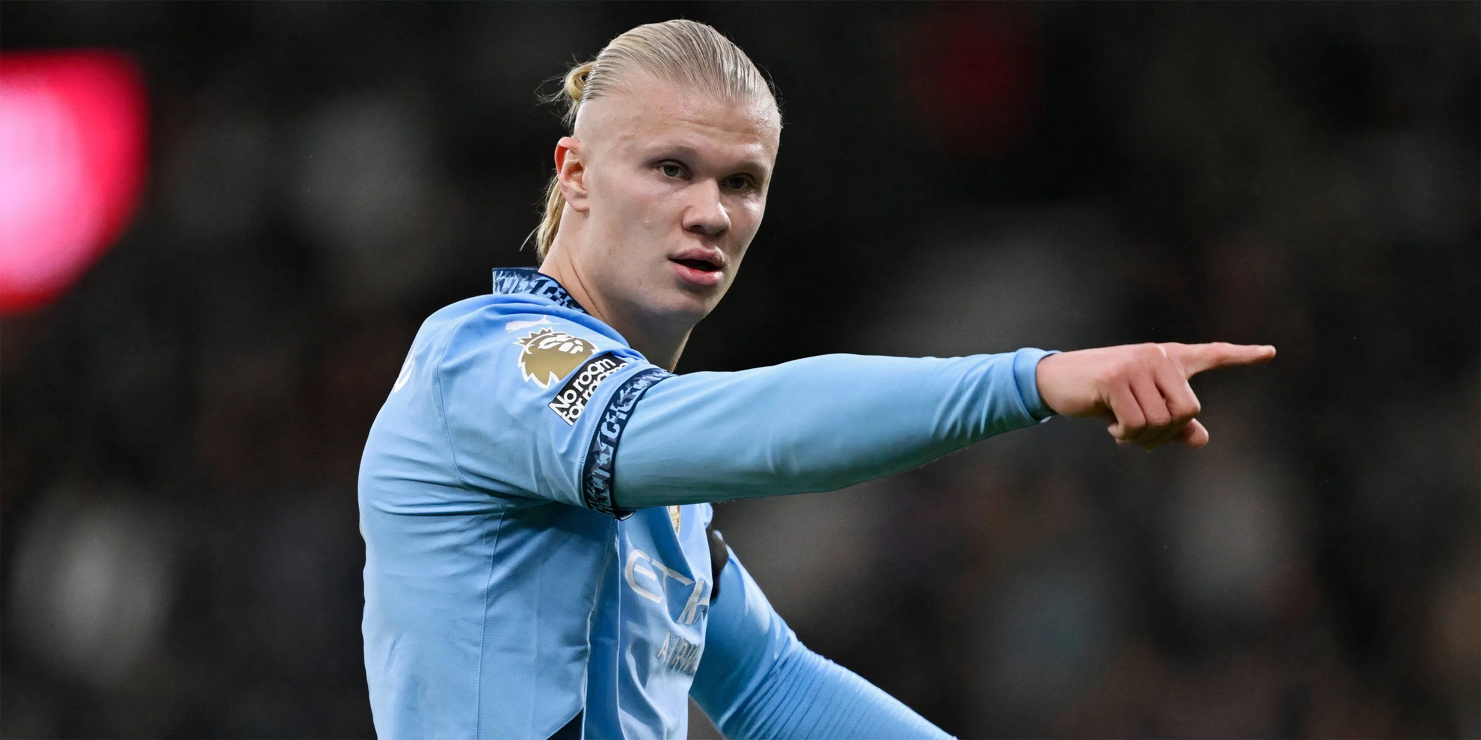 Erling Haaland, tiền đạo của Manchester City, trong một pha bóng.