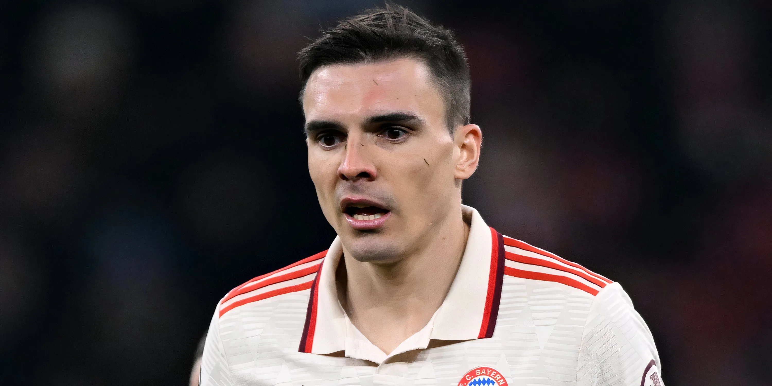 Joao Palhinha trong màu áo Bayern Munich, quyết tâm cạnh tranh vị trí bất chấp lời mời từ Fulham
