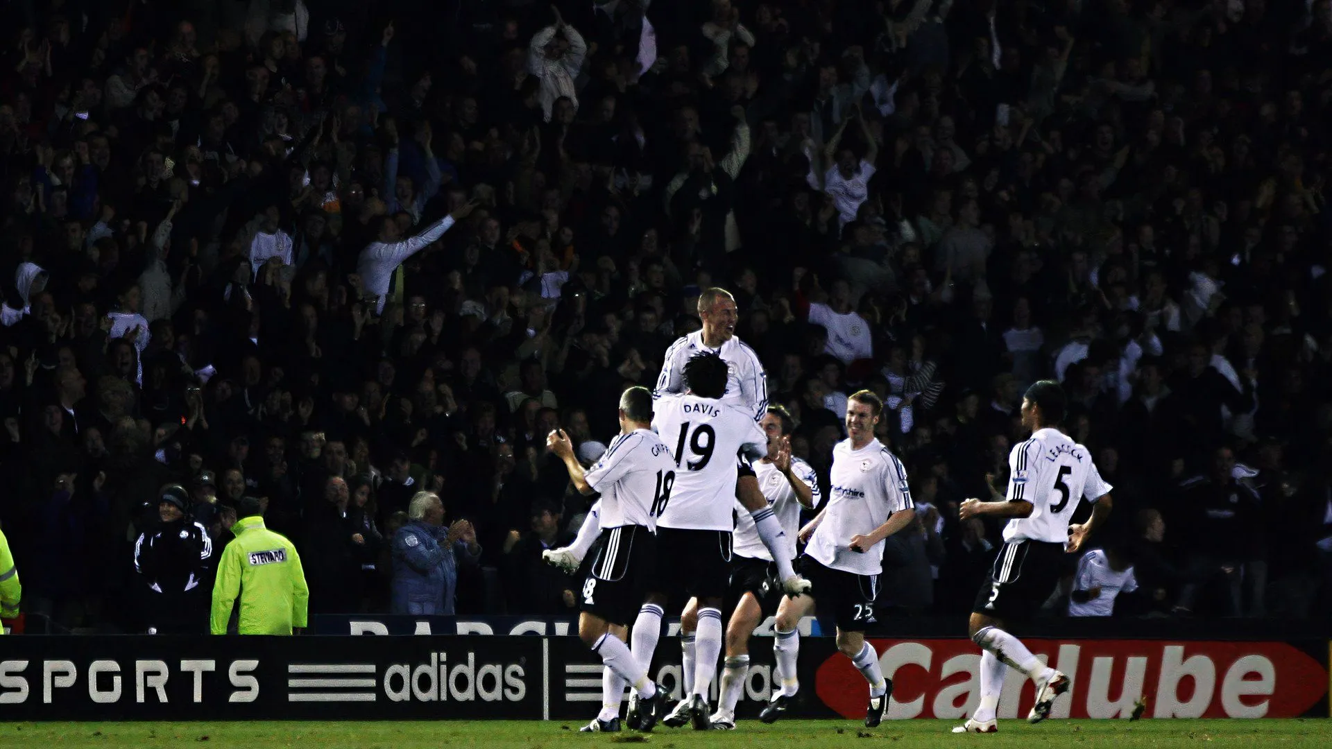 Kenny Miller ăn mừng bàn thắng duy nhất cho Derby County trước Newcastle United