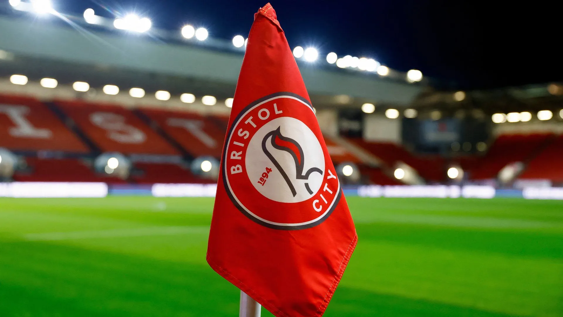 Khung cảnh sân Ashton Gate, sân nhà của câu lạc bộ Bristol City