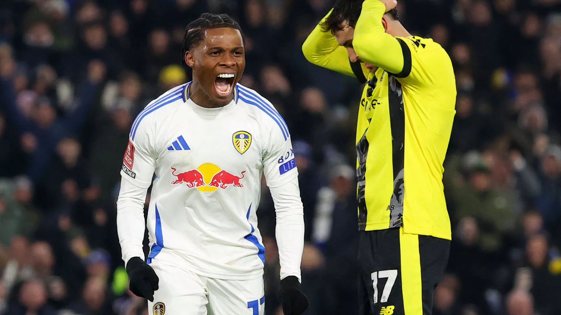 Largie Ramazani, tiền vệ cánh của Leeds United, trong bối cảnh tin đồn chuyển nhượng