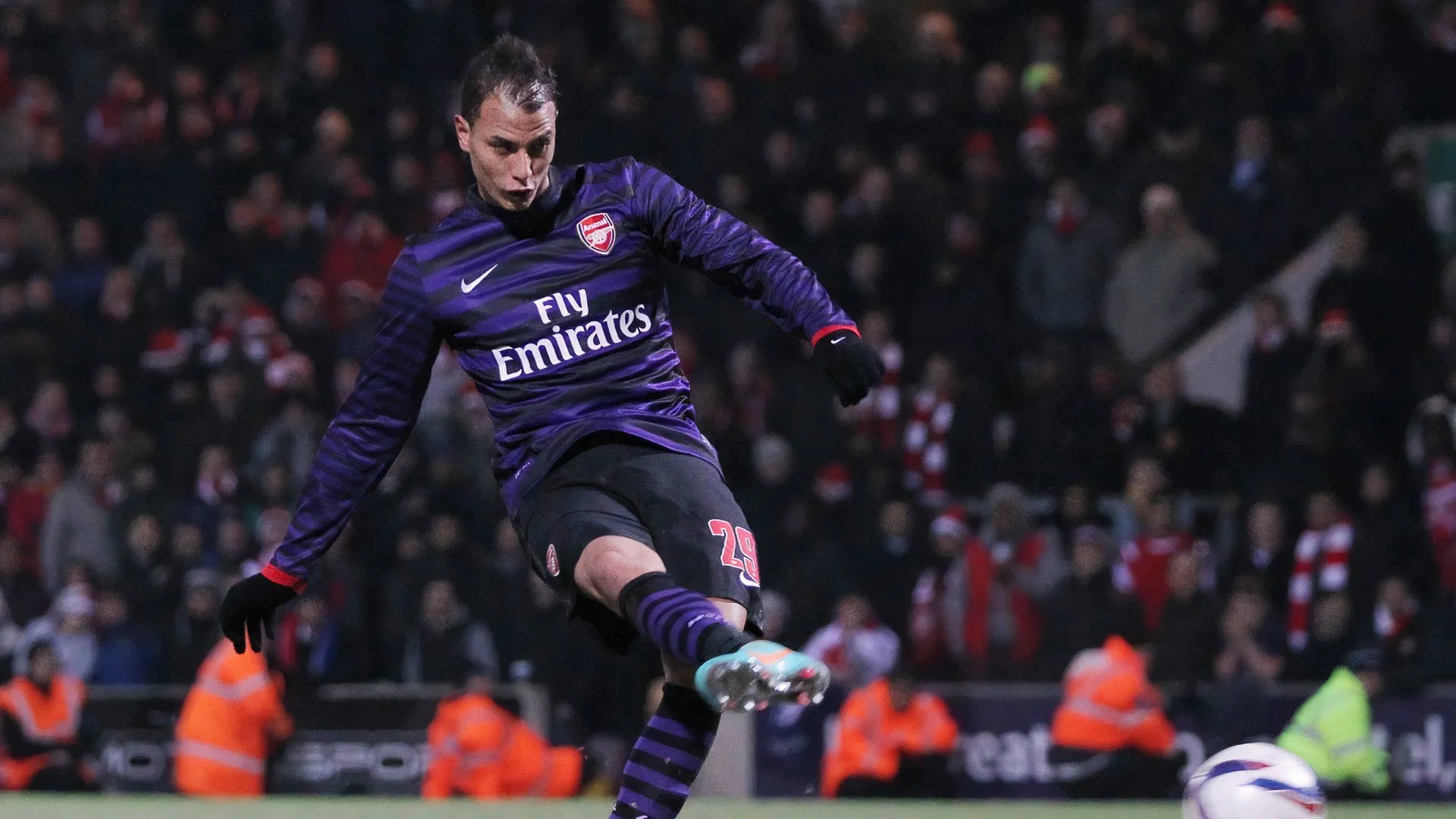 Marouane Chamakh trong màu áo Arsenal và quãng thời gian ngắn ngủi tại Championship