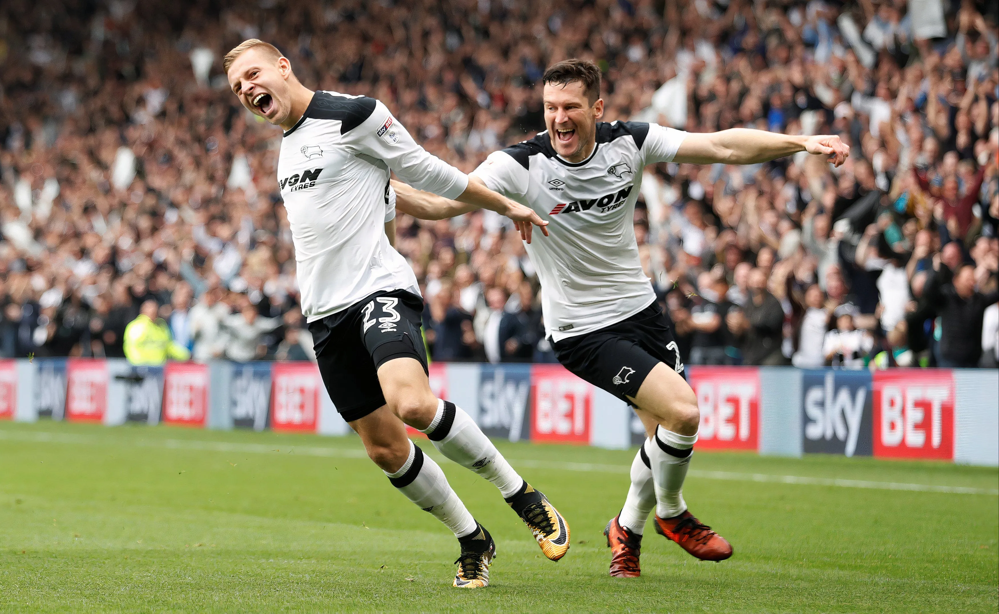 Matej Vydra ăn mừng bàn thắng nhanh nhất trong trận Derby County vs Nottingham Forest