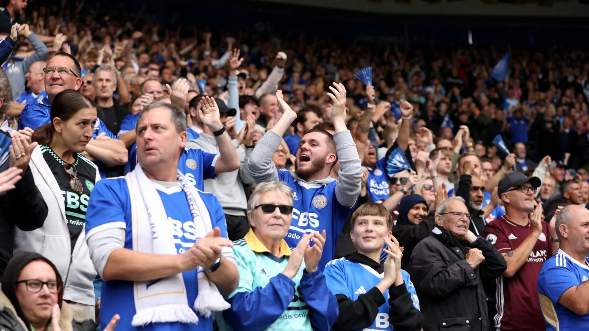 Người hâm mộ Leicester City theo dõi trận đấu tại King Power Stadium