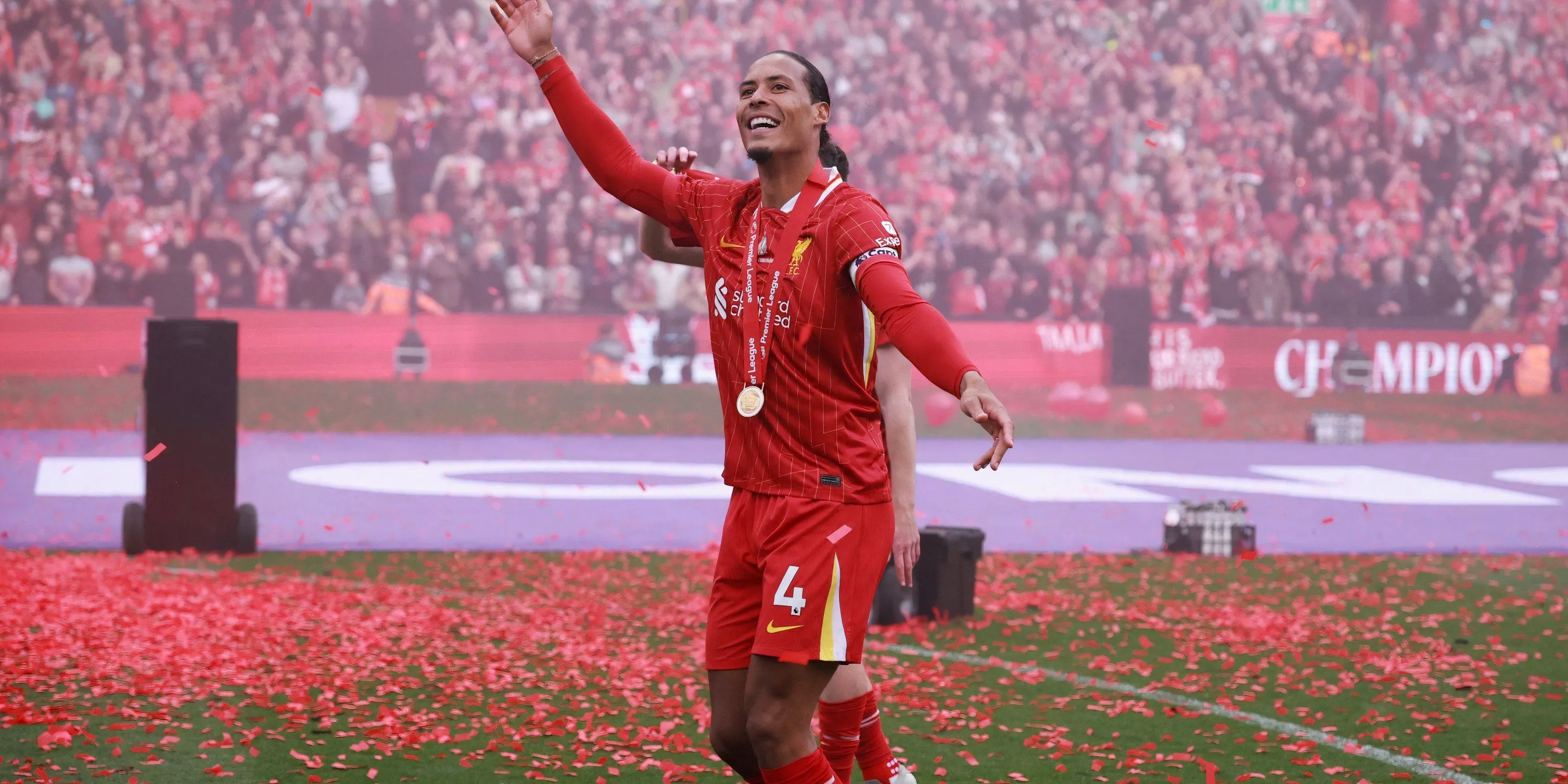 Virgil van Dijk, trung vệ đẳng cấp thế giới của Liverpool, người được so sánh với Xavier Mbuyamba