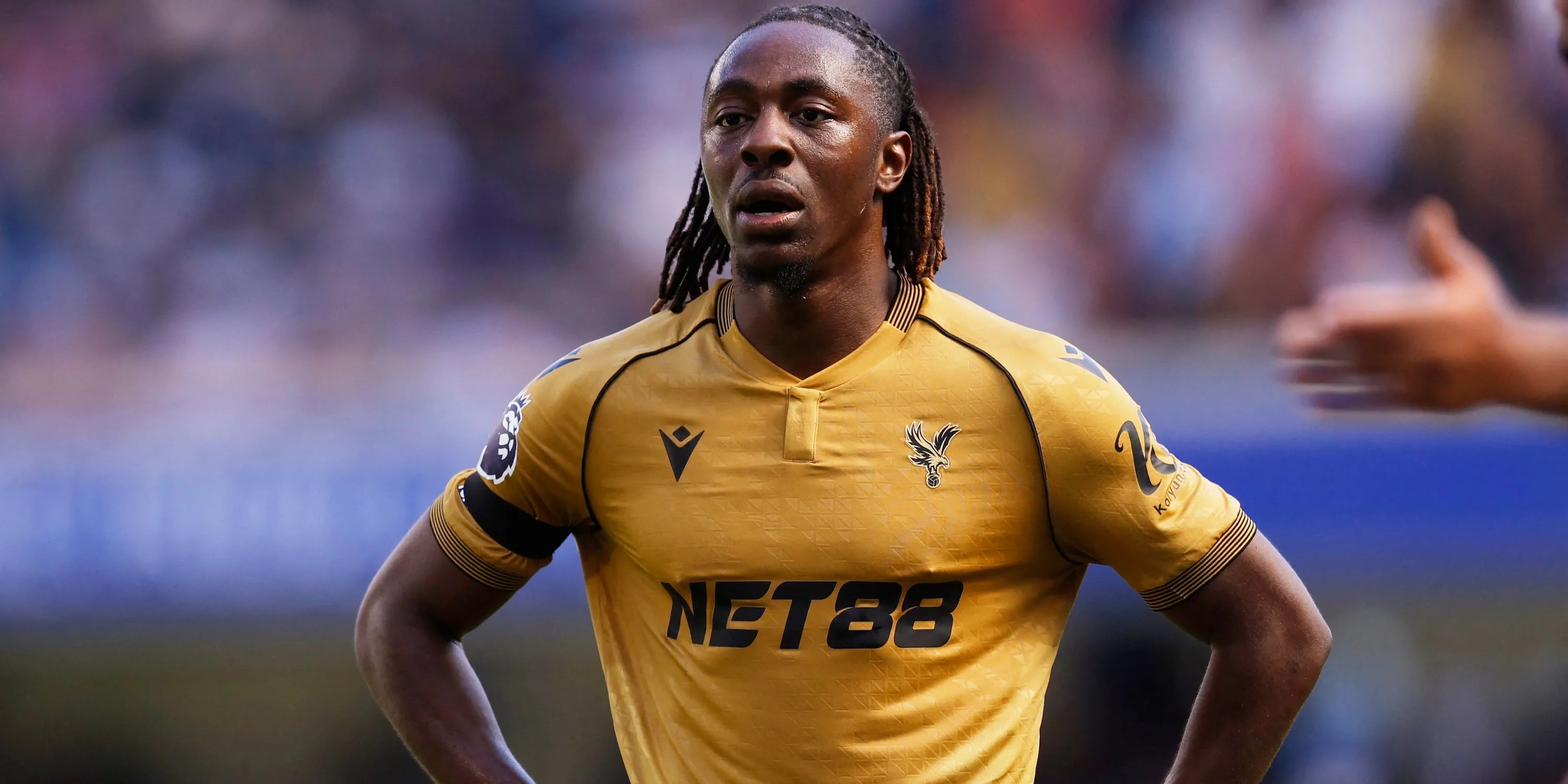 Eberechi Eze ăn mừng bàn thắng trong màu áo Crystal Palace, cho thấy phong độ ấn tượng trước khi gia nhập Arsenal.