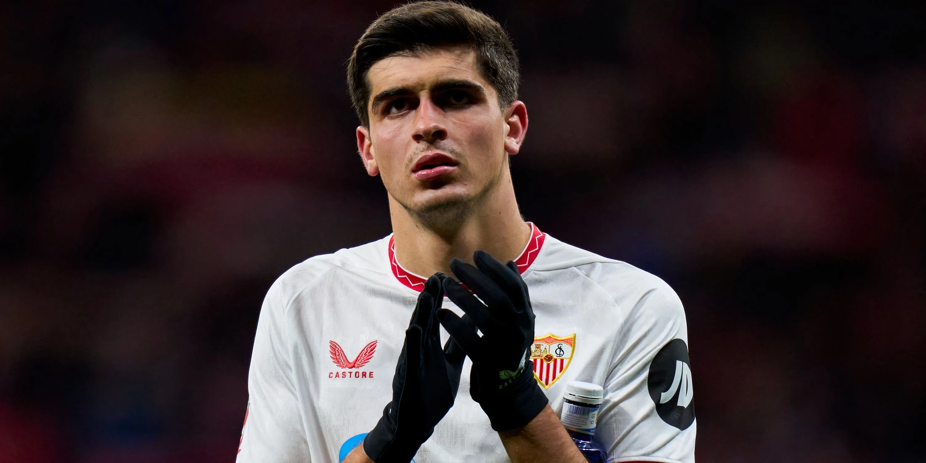 Juanlu Sanchez, hậu vệ cánh trẻ tuổi của Sevilla, đang lọt vào tầm ngắm của các CLB Ngoại hạng Anh