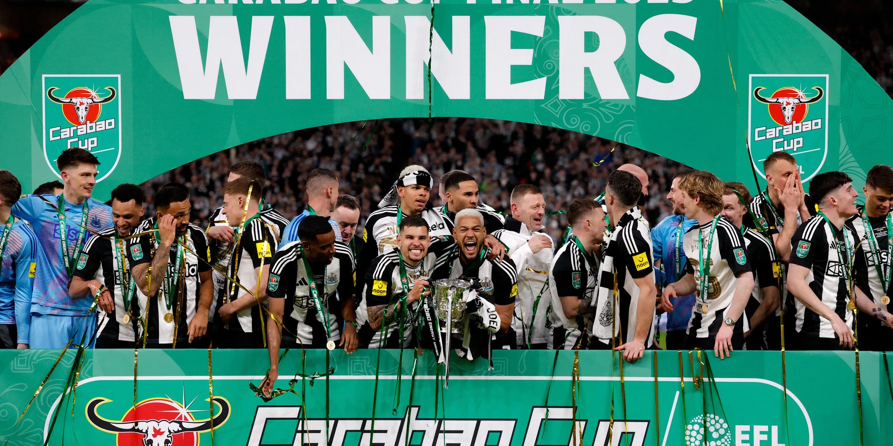 Logo và hình ảnh sân vận động St. James' Park của CLB Newcastle United