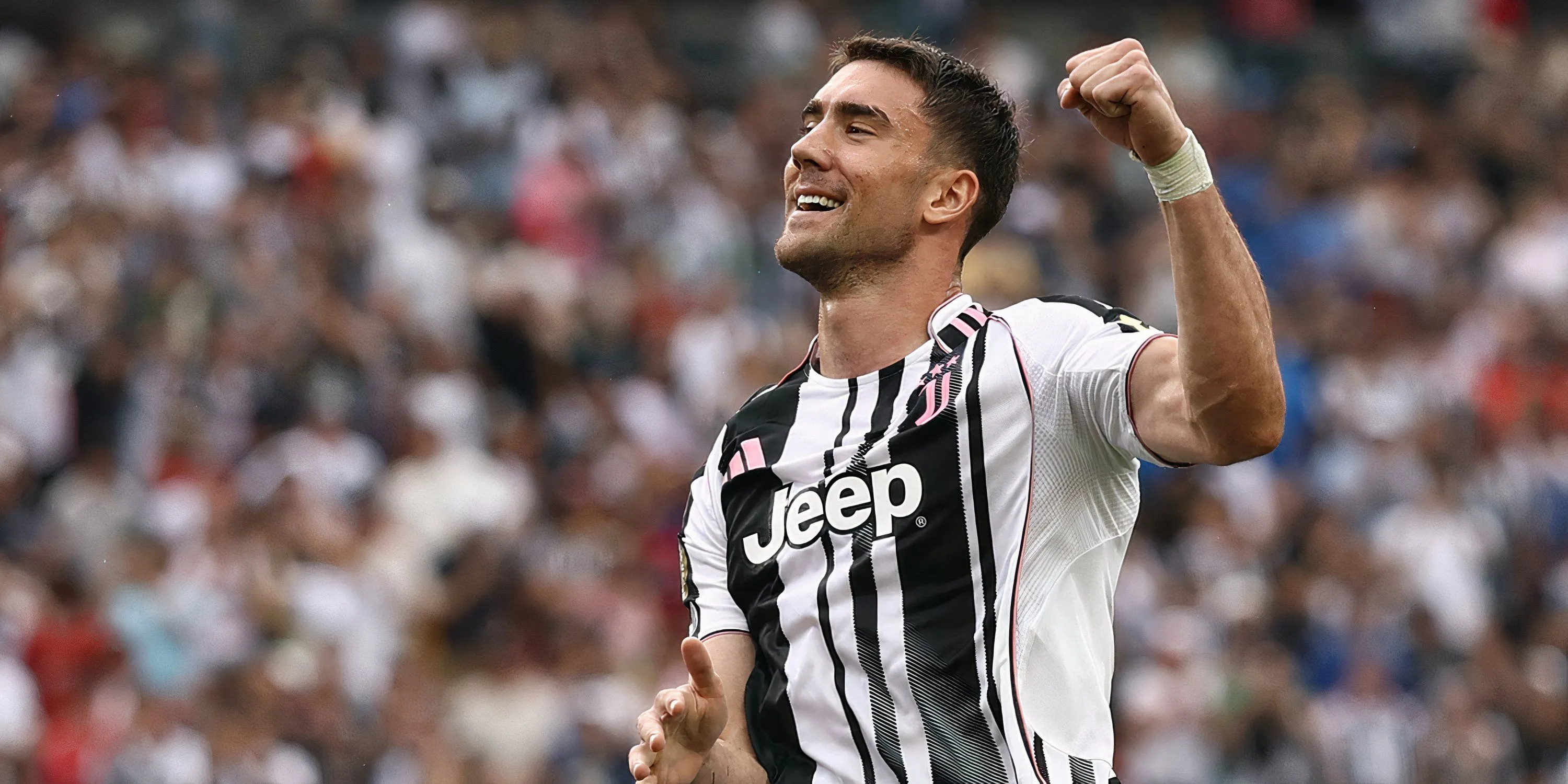 Tiền đạo Dusan Vlahović trong màu áo Juventus, cầu thủ đang được Liverpool quan tâm