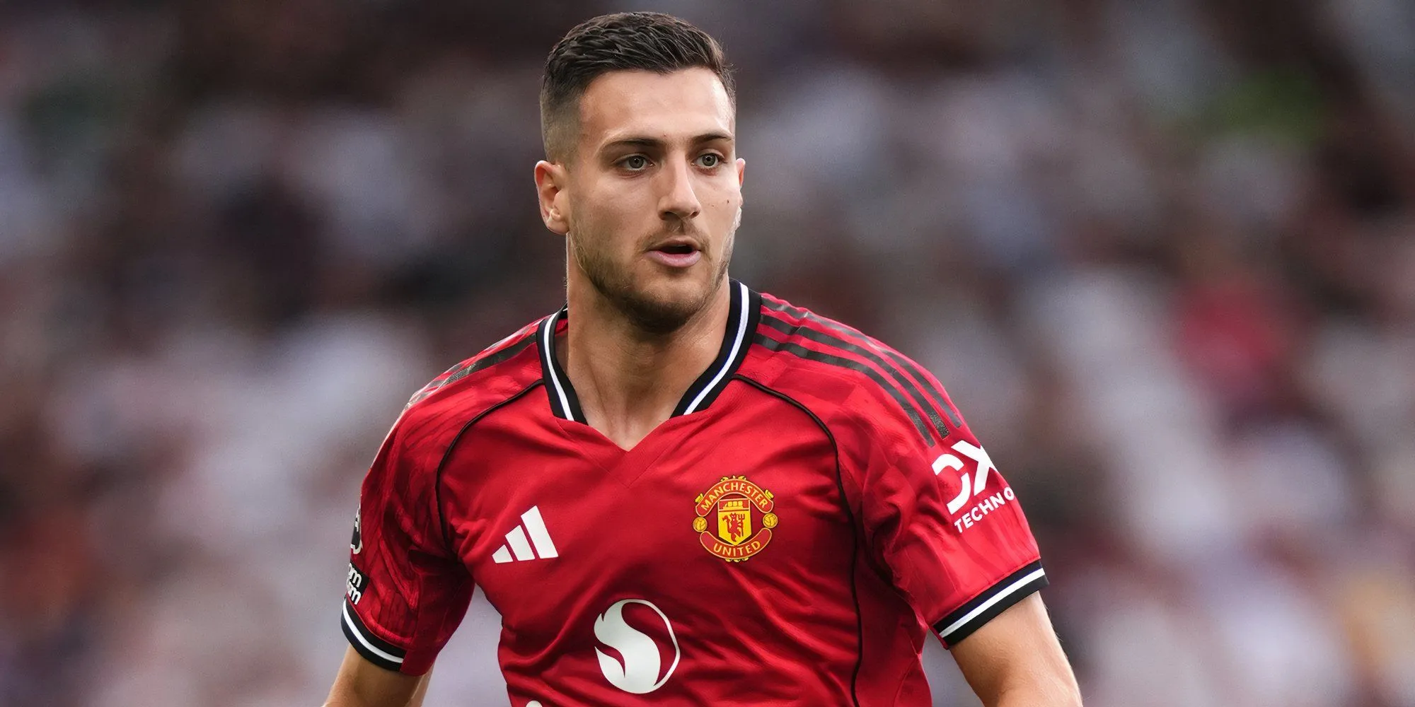 Diogo Dalot trong màu áo Manchester United, một trong những cầu thủ được HLV Amorim lựa chọn thường xuyên